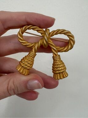 VTG Gold Bow Brooch/Pin
